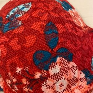 Brand: Pink/VS. Color: Red. Size: 34B.